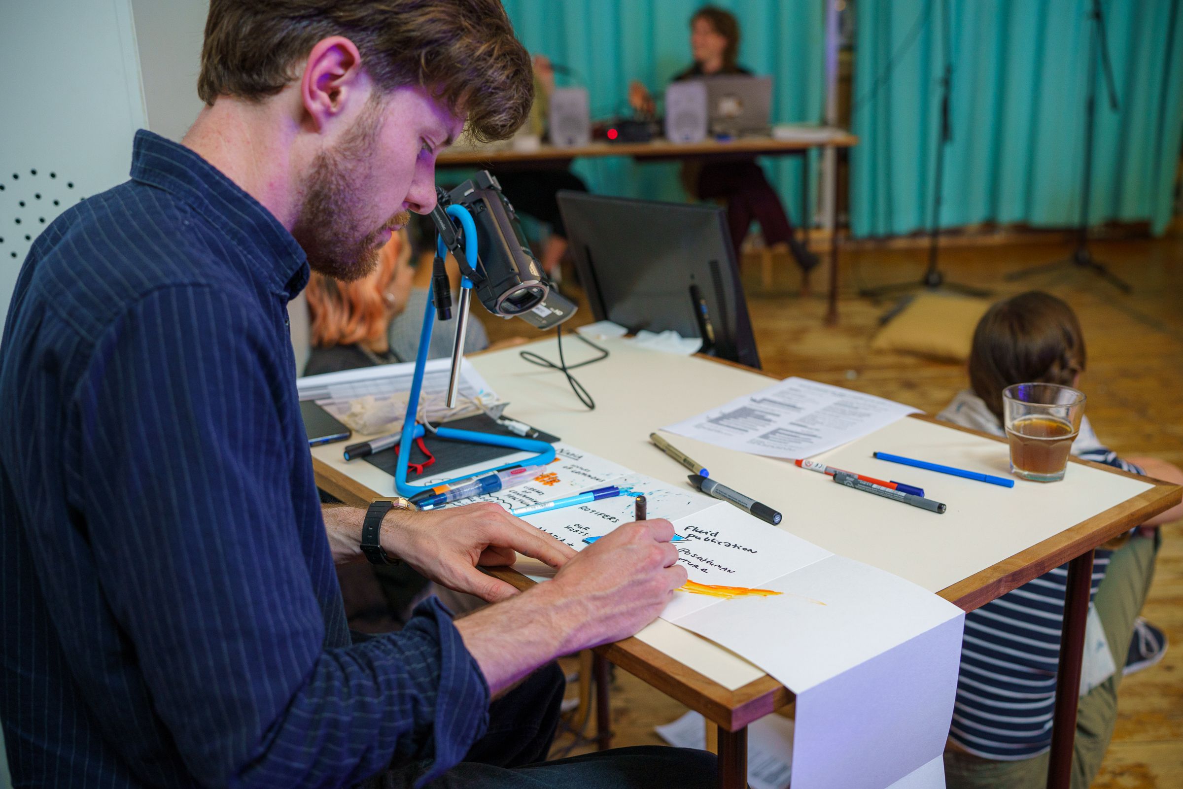 Water is what we make it blauwe overhemd schrijven