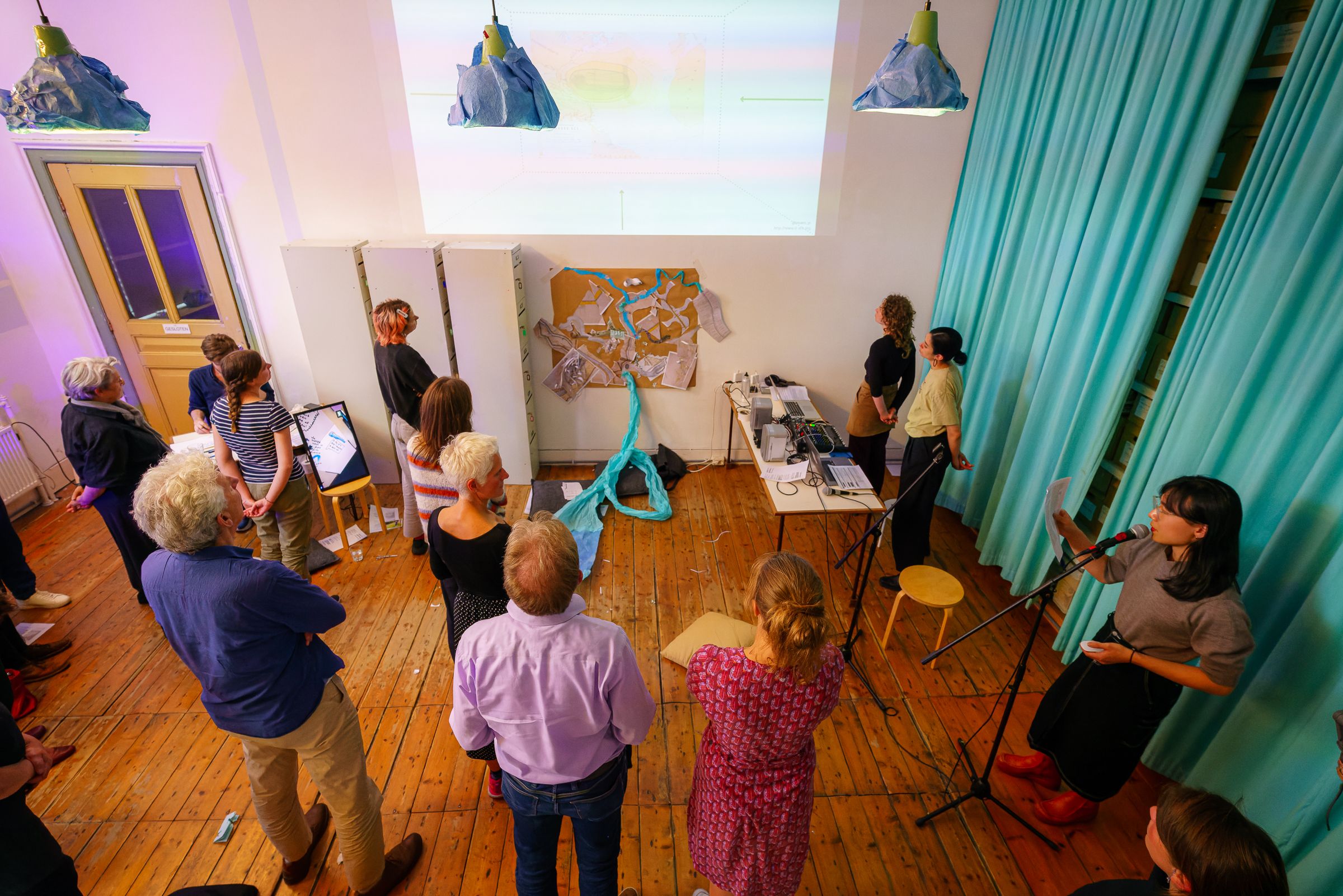 Water is what we make it mensen ruimte presentatie kunst muur