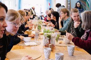 Wat maakt west buurtlunch de voorkamer